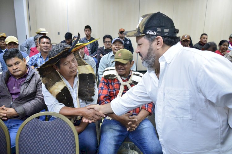 Carlos Bernardo recebe ritual de pajelança das tribos indígenas de MS