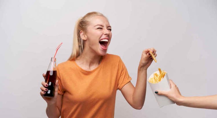 Refrigerantes, batatas fritas e biscoitos podem estar ligados a um maior risco de demência