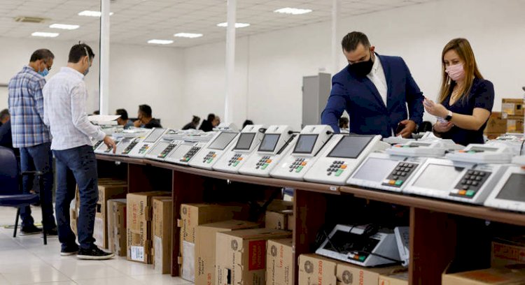 Equipe das Forças Armadas passa quase sete horas em inspeção no TSE