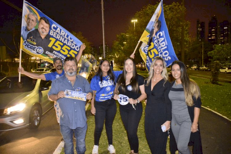 Equipe de Carlos Bernardo realiza adesivaço em Campo Grande