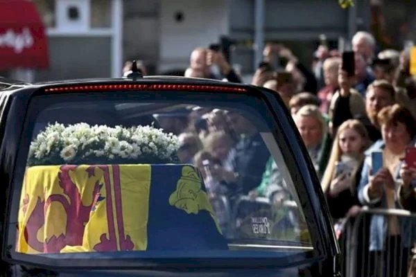 Detalhe no caixão da rainha Elizabeth fez aceno delicado a Balmoral