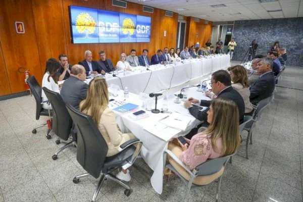 Após reunião com secretários, Ibaneis anuncia nomeações na Saúde e construção de 3 hospitais