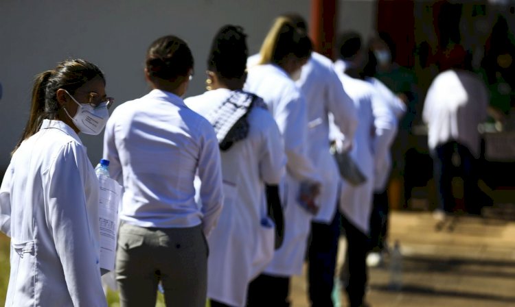 Brasil tem 546 mil médicos; proporção é de 2,56 por mil habitantes