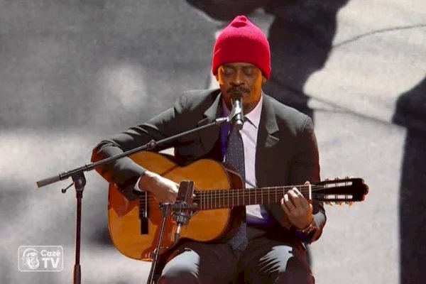 Seu Jorge emociona com homenagem a Pelé no Fifa The Best: assista