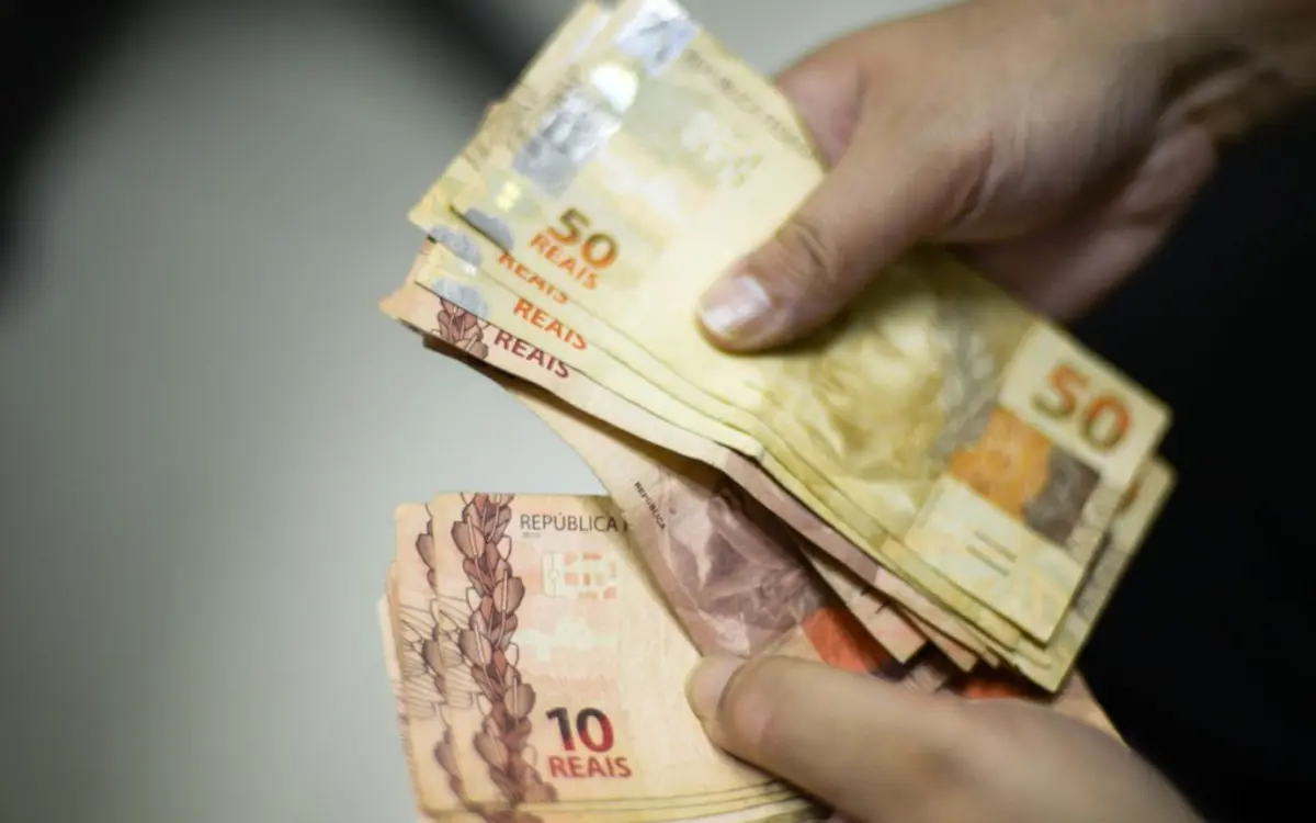 Contas do governo têm déficit de R$ 13,6 bilhões em agosto