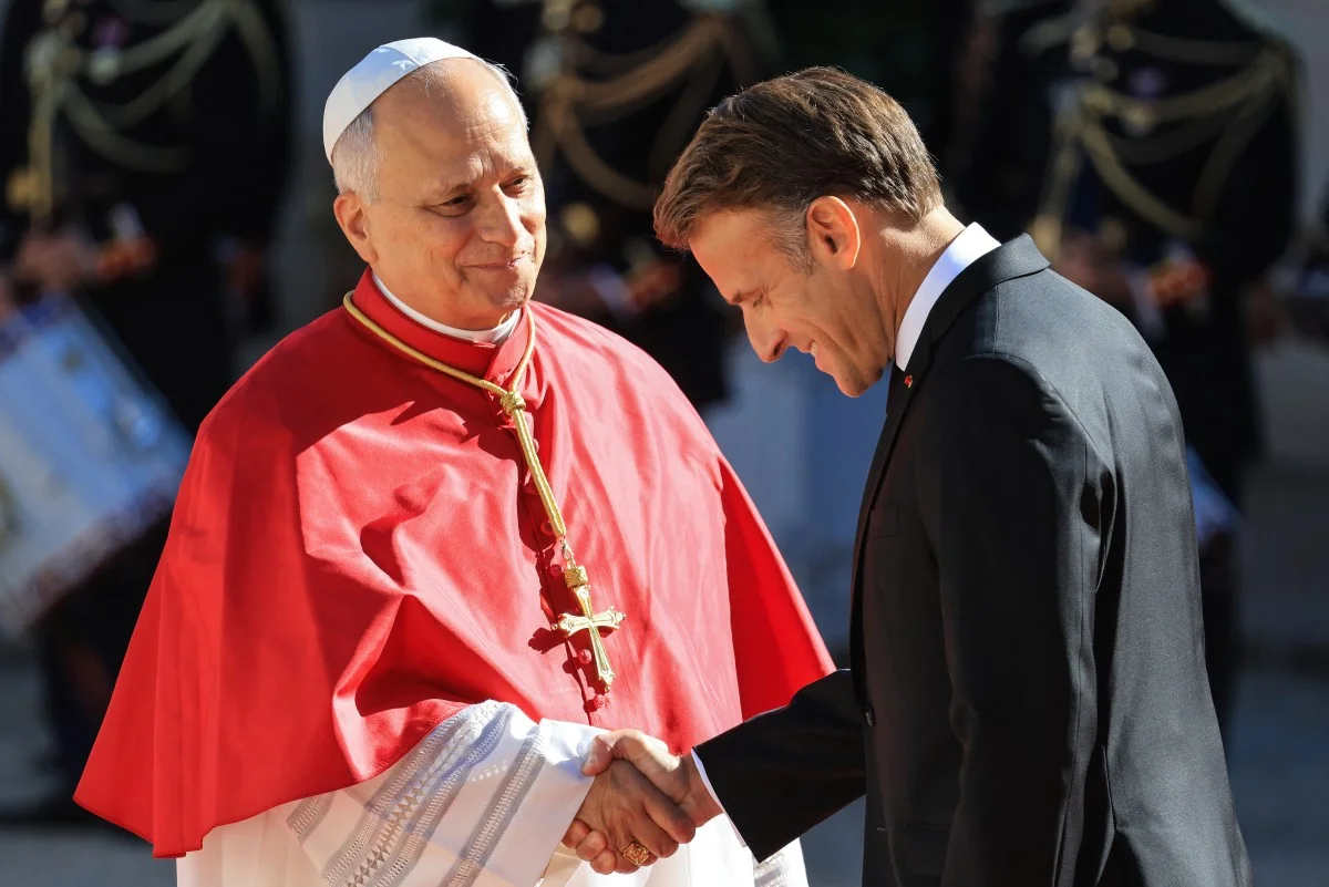 Papa Leão XIV defende a dignidade humana diante da IA e critica a lei de morte assistida na França